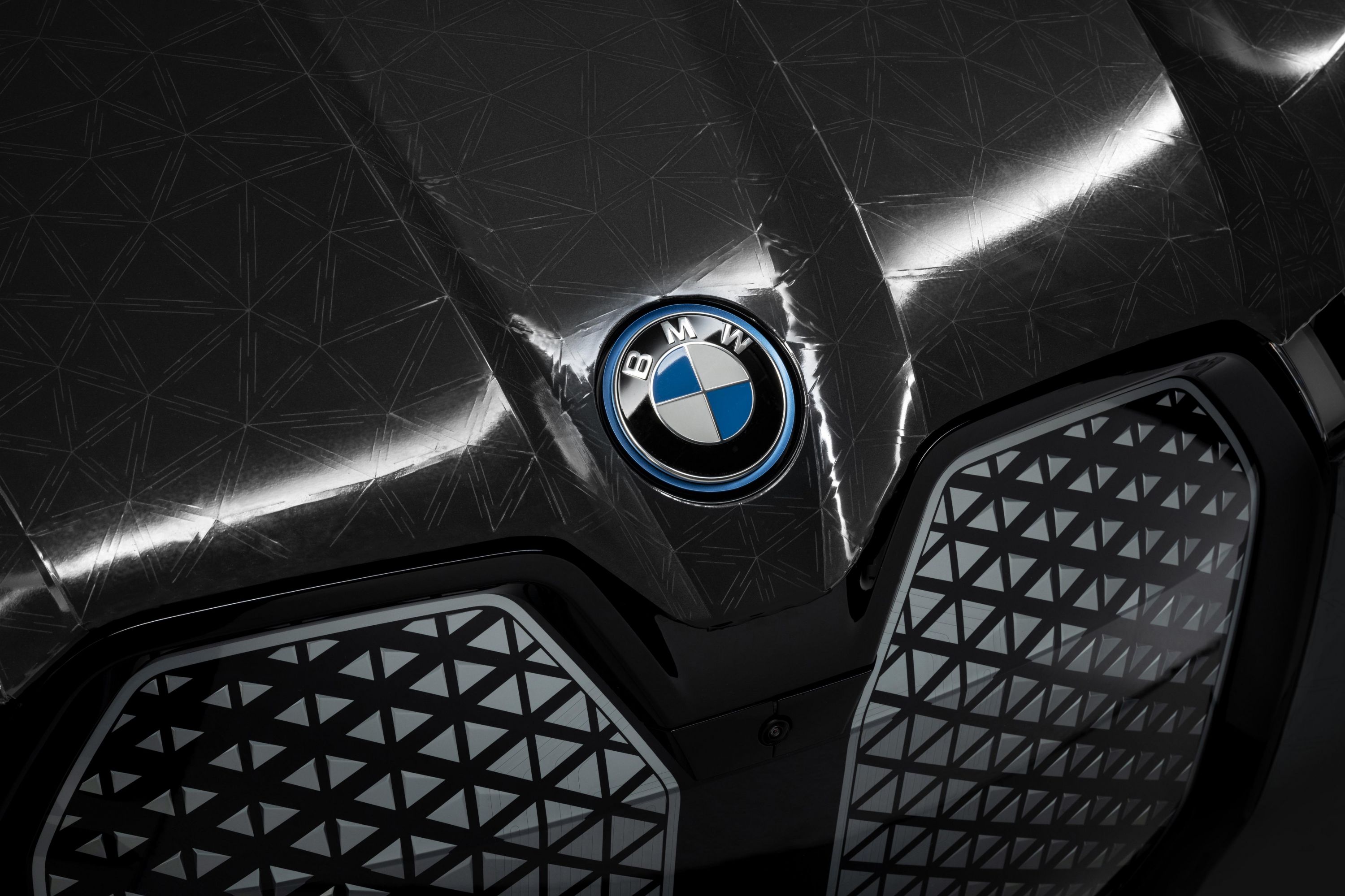 2022 bmw ix flow 1