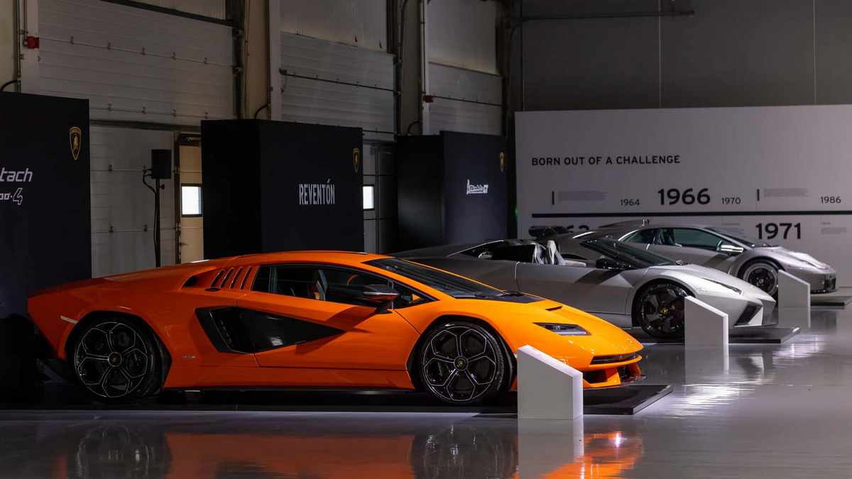 382 Lamborghinis descended on Silverston2