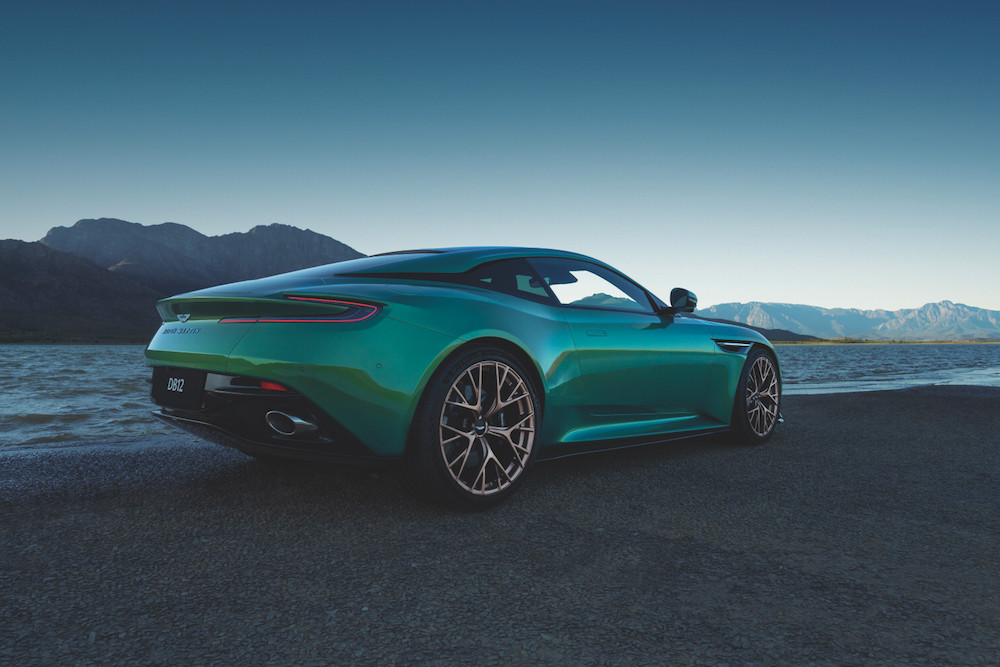 Aston Martin DB12 09