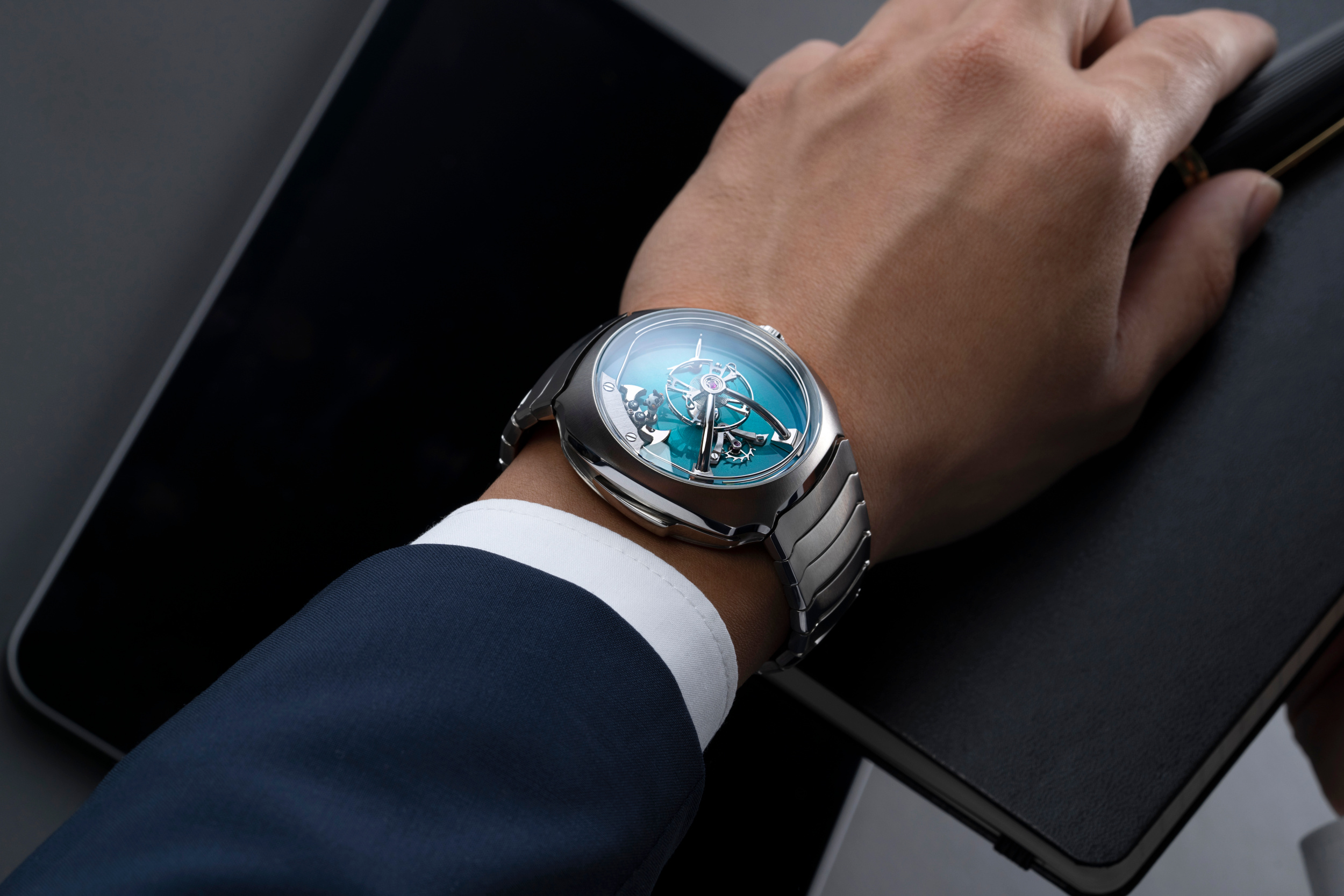 HMoser 6906 1200 Streamliner Pandamonium HMoser x MBF Onlywatch 2023 Lifestyle Wristshot Office