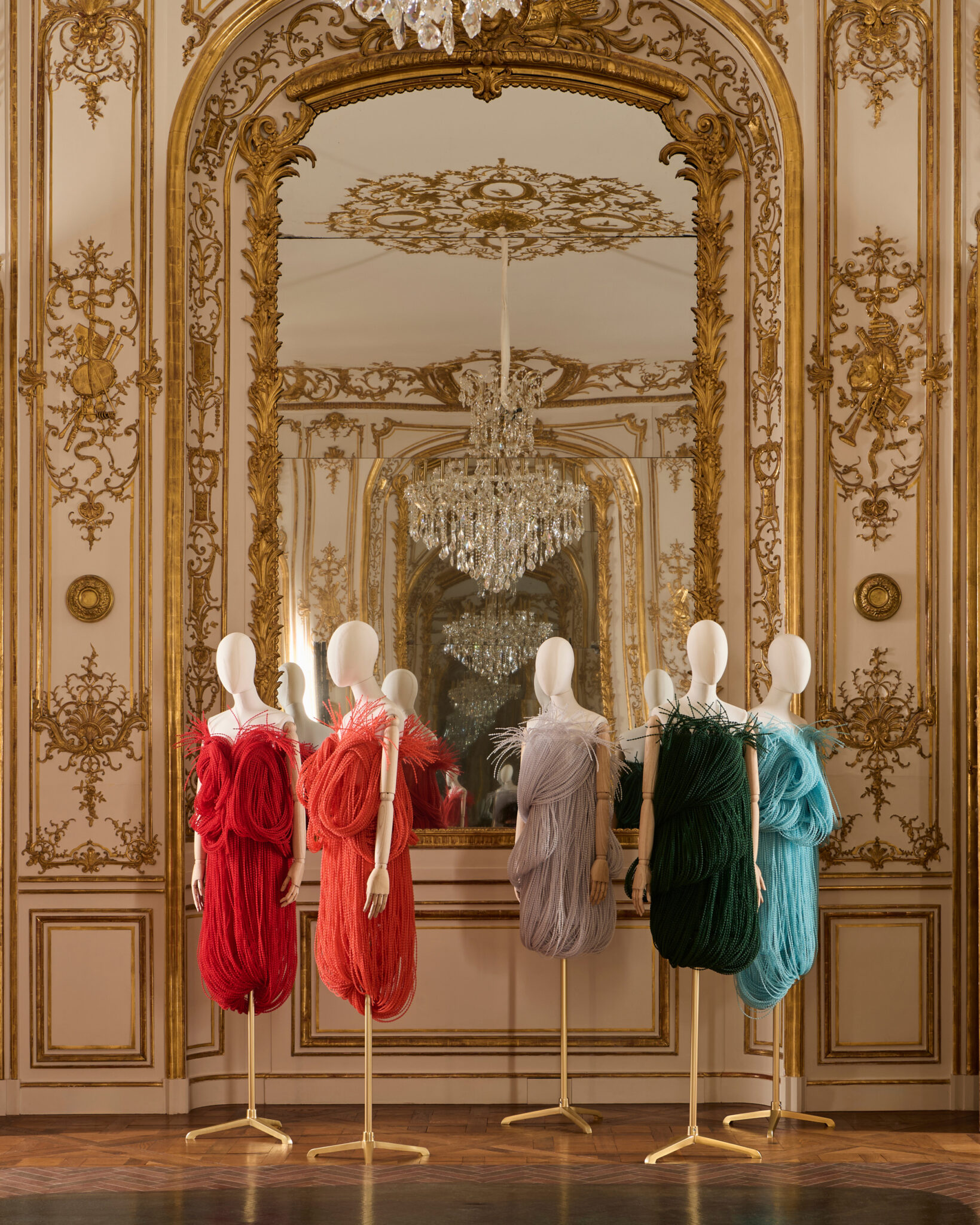 LOEWE FW25 PRESENTATION MANNEQUINS RGB CROPPED 4X5 35 1 1639x2048