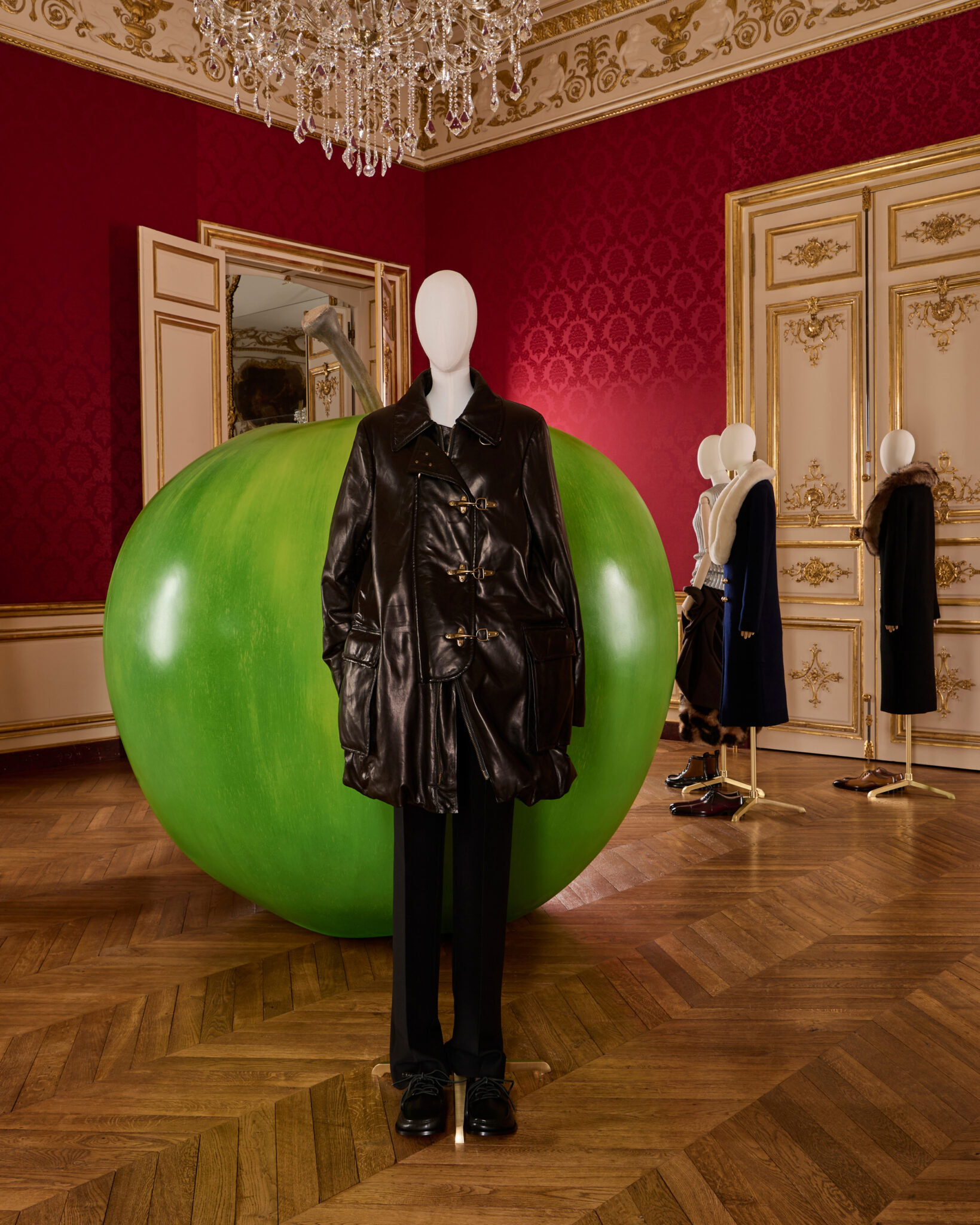 LOEWE FW25 PRESENTATION MANNEQUINS RGB CROPPED 4X5 49 1 1639x2048