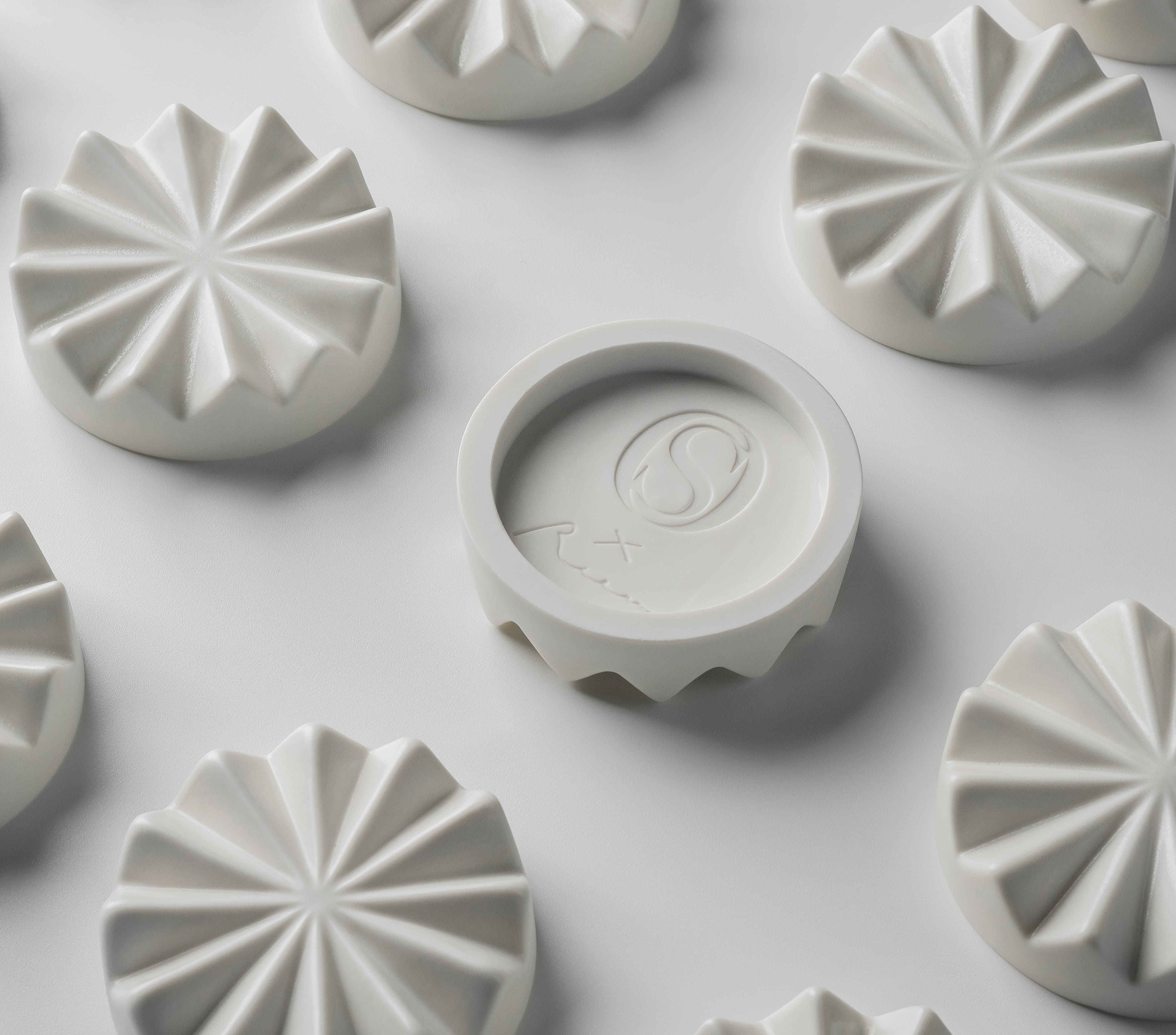 La Porcelaine Limitée OSTRIKOV BEAUTY PUBLISHING 2