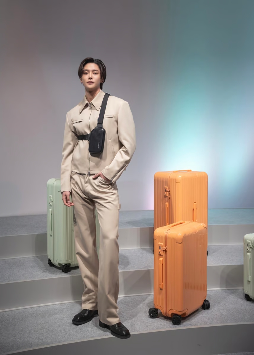 Льюис Хэмилтон RIMOWA Essential 6