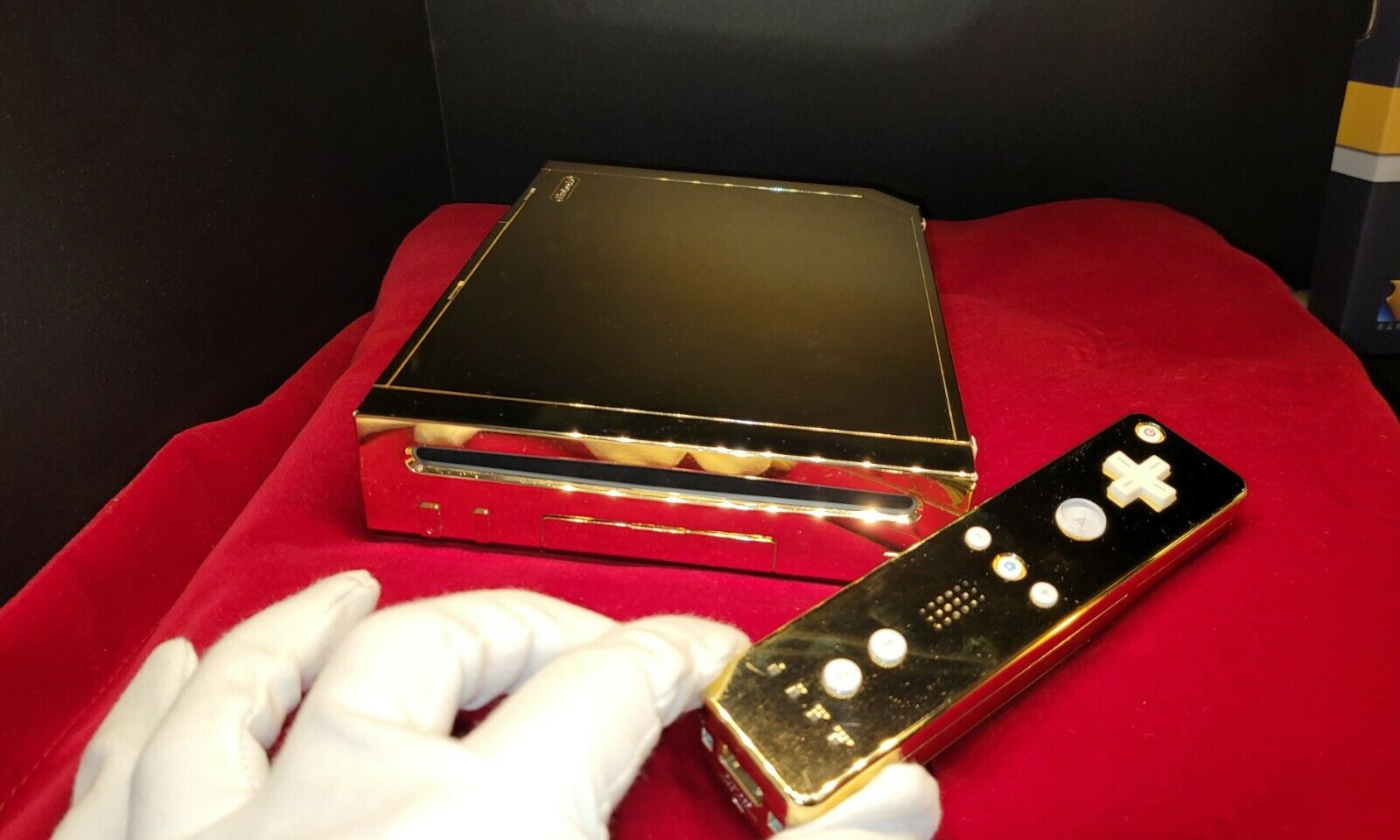 golden Wii console Elizabeth II 5