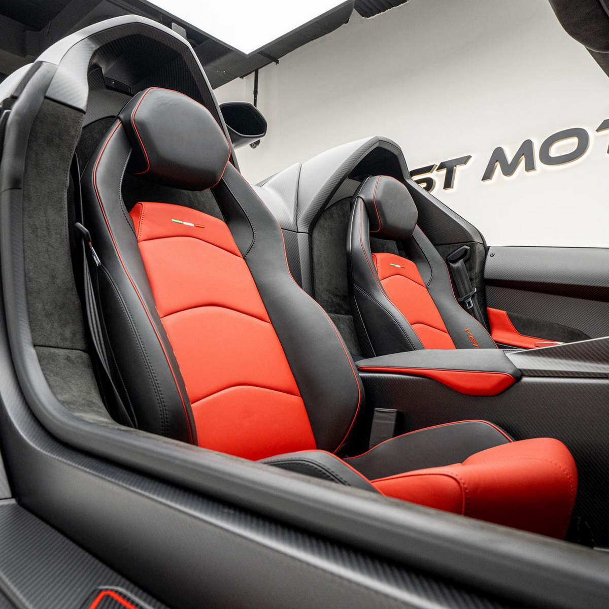 lamborghini veneno roadster 8